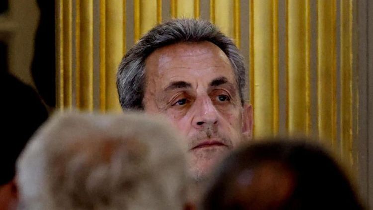 Après sa condamnation, Nicolas Sarkozy crée la surprise dans un restaurant parisien : les réactions inattendues des clients