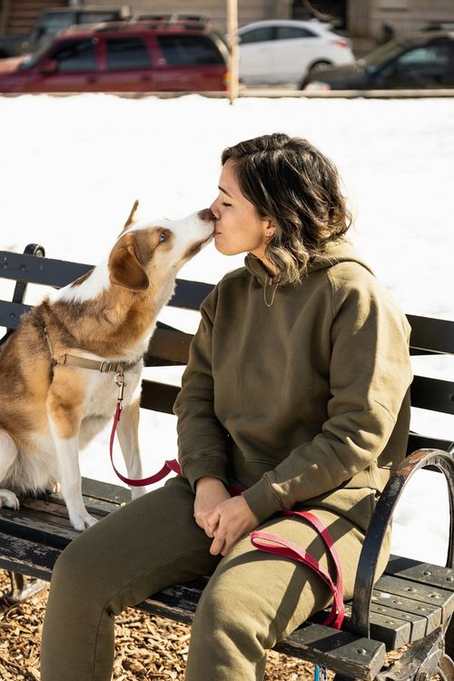 Embrasser son chien.