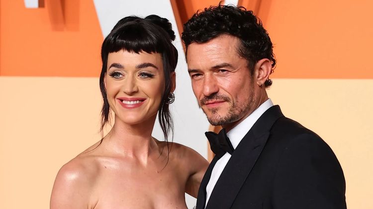 Orlando Bloom r&eacute;pond &agrave; sa mani&egrave;re &agrave; la rumeur Katy Perry / Justin Trudeau&hellip; avec Angela Merkel et une IA
