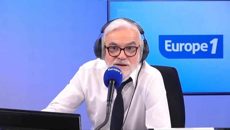 Europe 1 : Pascal Praud prend la place de Cyril Hanouna à la rentrée