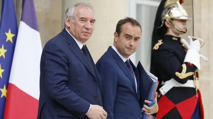 Bloquons tout : la cérémonie de passation à Matignon menacée par les mobilisations