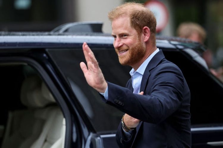 C&rsquo;est H&hellip; Bisou : comment le prince Harry s&rsquo;est (beaucoup) rapproch&eacute; d&rsquo;une journaliste du Daily Mail