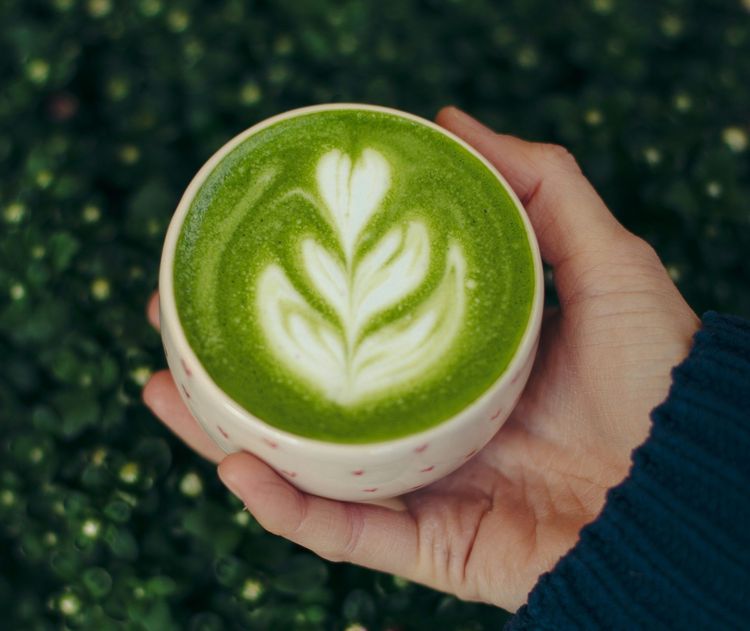 Morning routine : le matcha latte, la pause douceur qui donne envie de se lever le matin | So Busy Girls