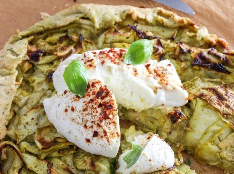 La recette de tarte rustique &agrave; la courgette, au pesto et &agrave; la burrata