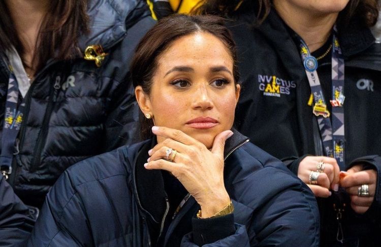 Meghan Markle lance un regard glacial après ce geste envers le prince Harry