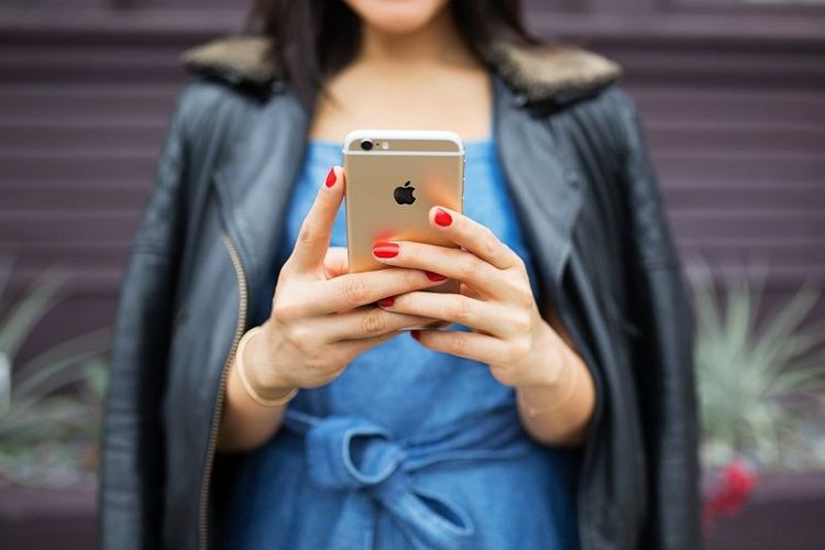 Pourquoi les r&eacute;seaux sociaux nous rendent moins heureux