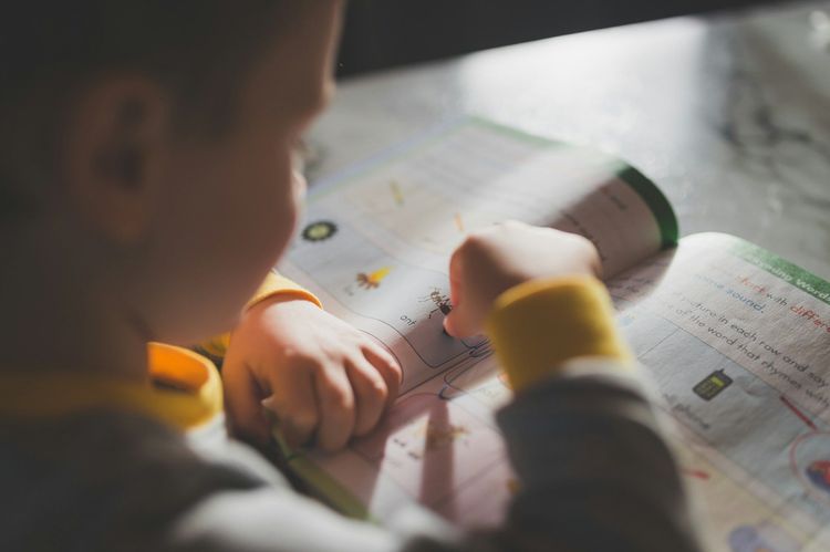 Cahier de vacances : la méthode douce pour éviter les disputes | So Busy Girls