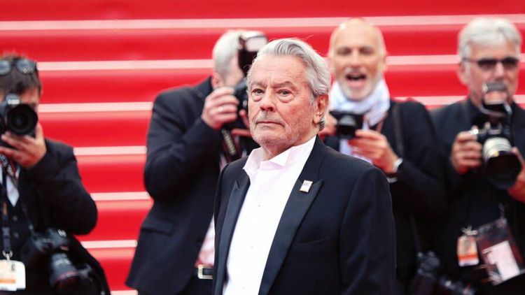 Succession d&rsquo;Alain Delon : la v&eacute;rit&eacute; sur les millions et les querelles familiales