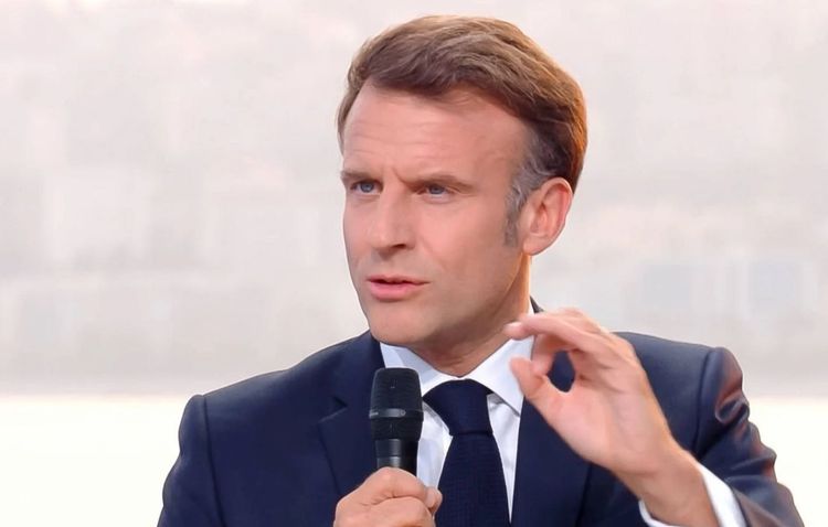 Meurtre dans un collège : la réponse immédiate d’Emmanuel Macron fait débat