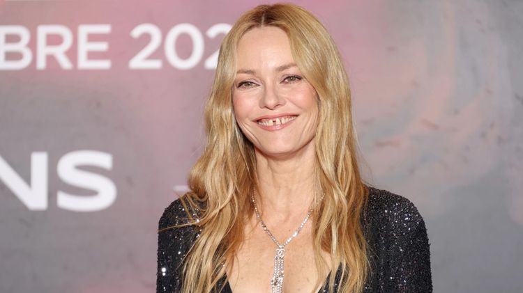 Vanessa Paradis : pourquoi sa voix et son style incarnent toujours un certain été à la française | So Busy Girls