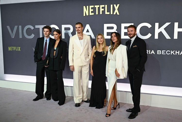Victoria Beckham entourée de sa famille et des Spice Girls pour son documentaire Netflix