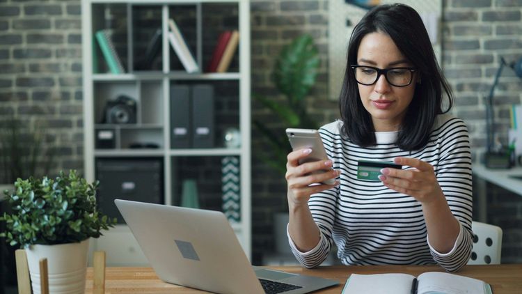 Découvert bancaire : ce qui va changer le 20 novembre, même si vous passez rarement dans le rouge | So Busy Girls