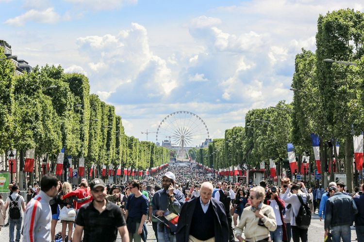 Lampions, musique et feu d’artifice : les petits rituels qui font aimer le 14 juillet | So Busy Girls