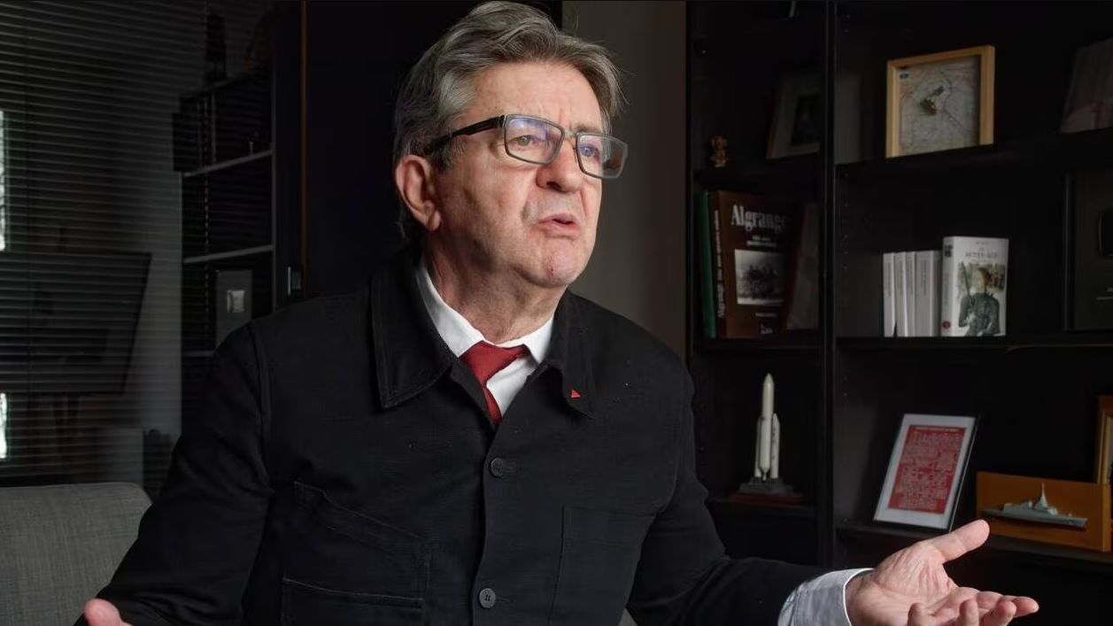 Jean-Luc Mélenchon n’aime pas son pays critique Judith Waintraub