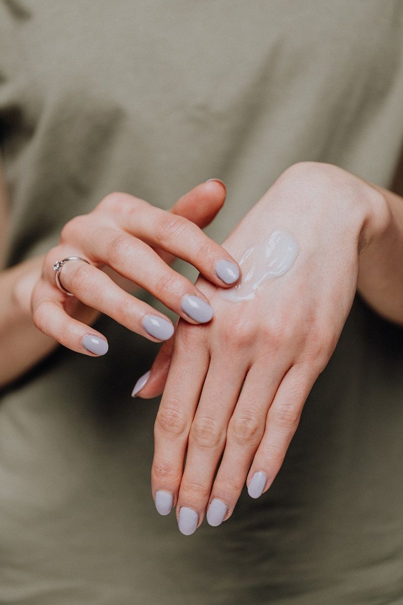 mettre-creme-mains