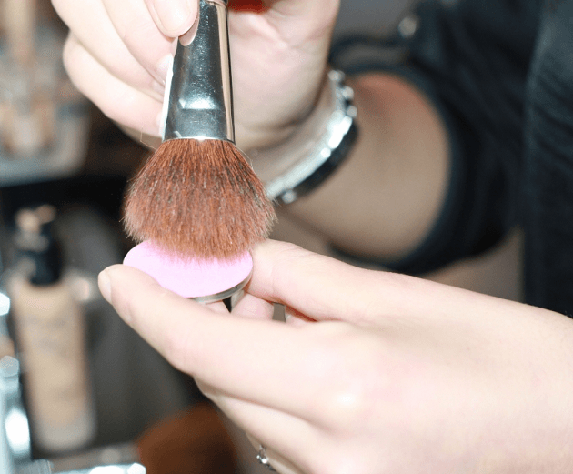 mettre du blush