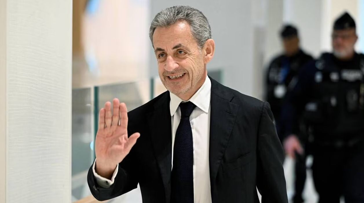 Un mois après sa sortie, Nicolas Sarkozy surprend encore avec un livre confession : ce qu'il raconte vraiment de ses 21 jours en prison