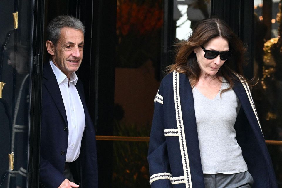 De l&rsquo;&Eacute;lys&eacute;e au parloir : comment l&rsquo;histoire d&rsquo;amour de Carla Bruni et Nicolas Sarkozy a &eacute;t&eacute; mise &agrave; l&rsquo;&eacute;preuve