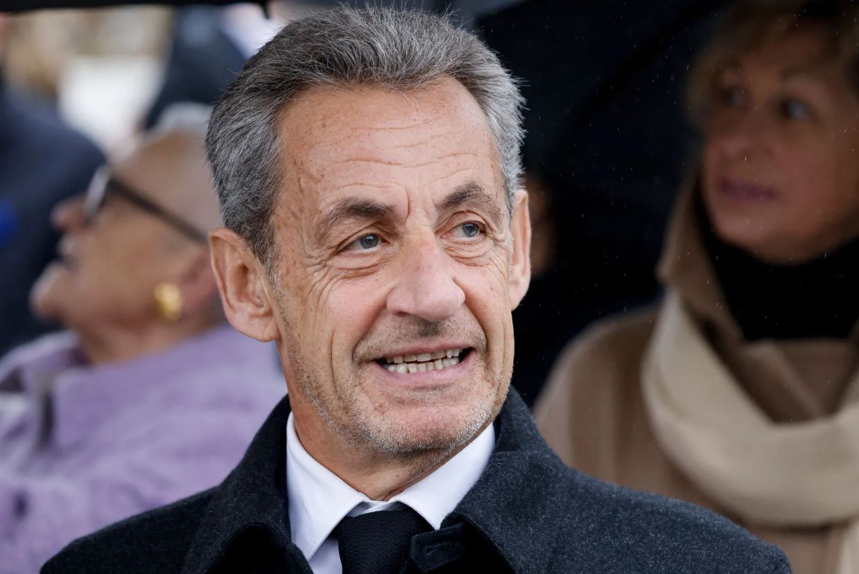 Autour de la table, des noms bien connus : les invités présents pour les 71 ans de Nicolas Sarkozy attirent l’attention
