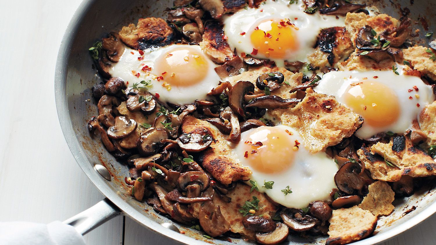 oeuf-plat-champignons-poelee