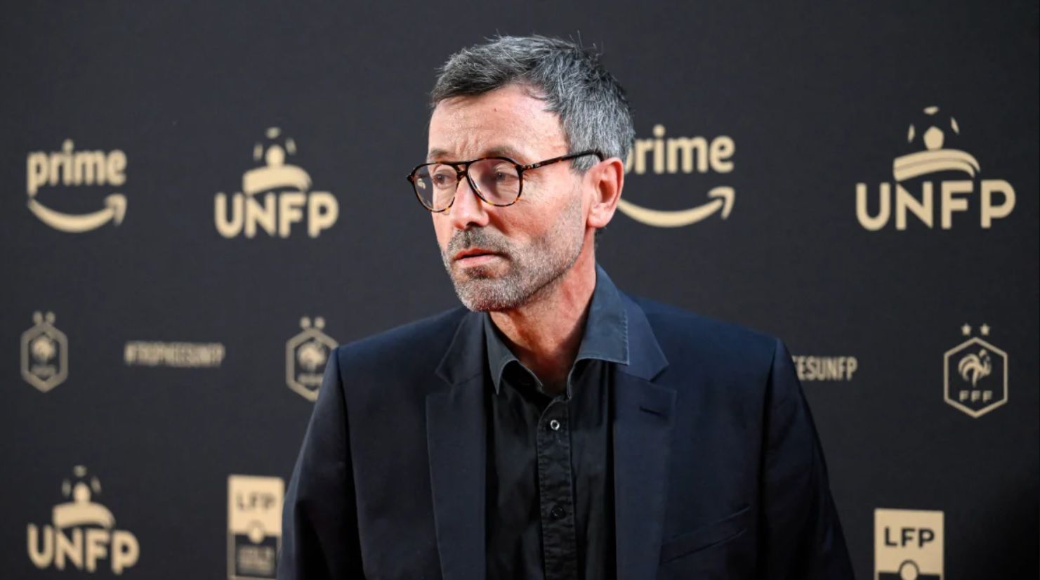Il y a Xavier Dupont de Ligonn&egrave;s dans le bar ! : la confusion hallucinante qui a valu un contr&ocirc;le de police &agrave; Olivier M&eacute;nard