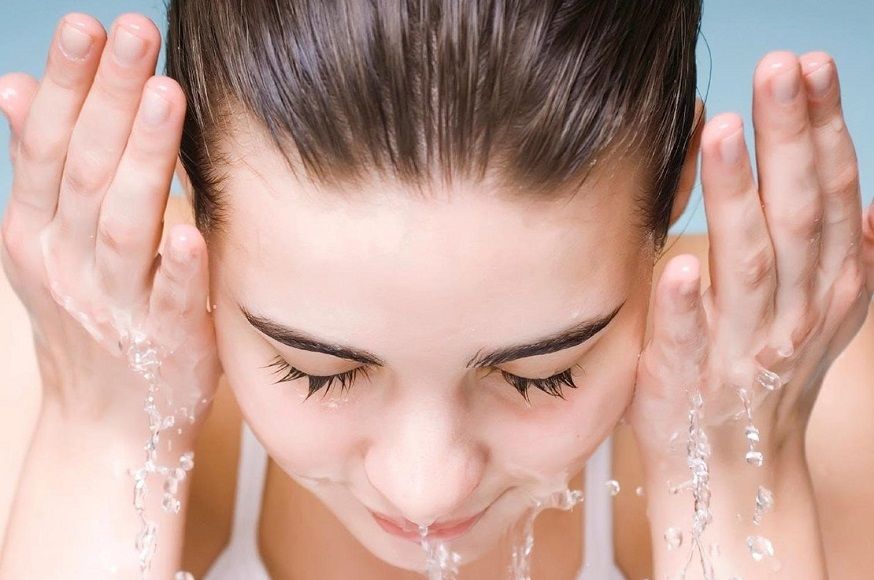 Comment nettoyer son visage naturellement ? 3 astuces naturelles, simples et pas chères | So Busy Girls