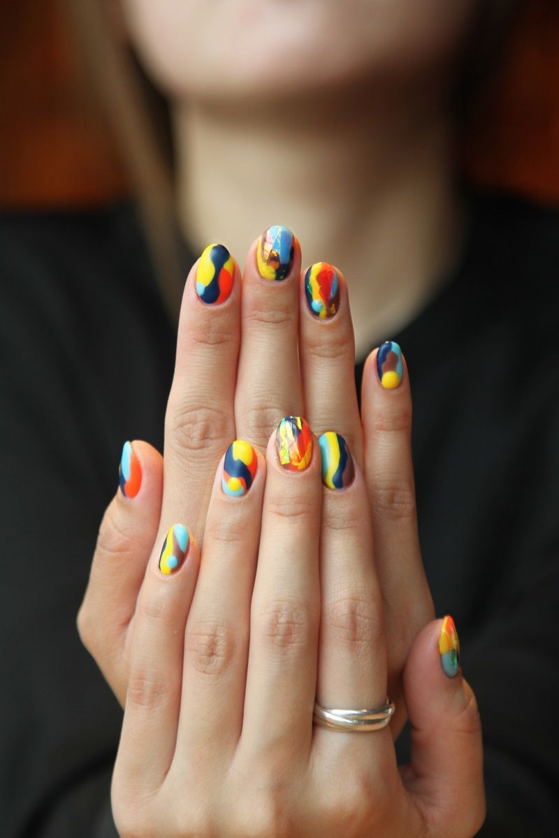 ongles-femme-nail-art-arc-en-ciel