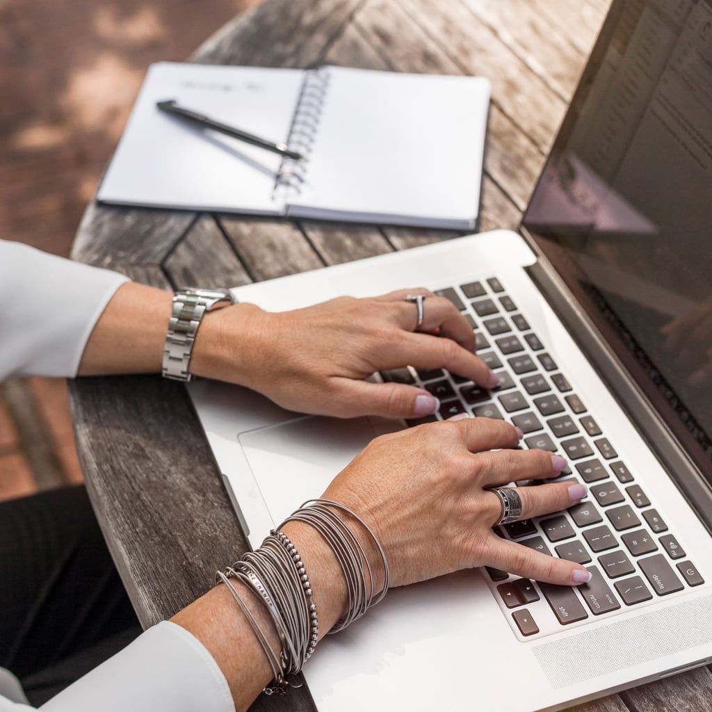 ordinateur-portable-bureau-travail
