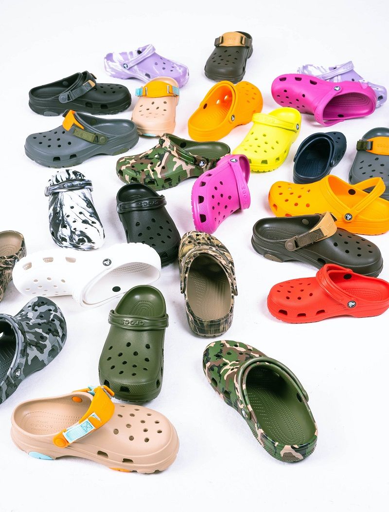 paires-de-crocs-de-toutes-les-couleurs