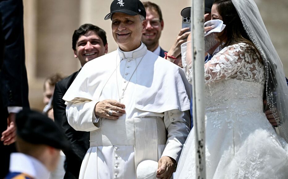 Une casquette des White Sox sur la tête du pape : l’image qui fait le tour du monde