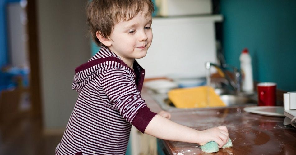Quelles tâches ménagères donner à ses enfants ?