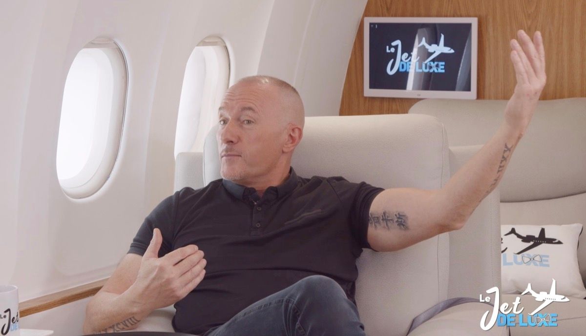 Je vais te défroquer ! : Pascal Soetens explose de colère chez Jordan de Luxe et menace physiquement l’animateur