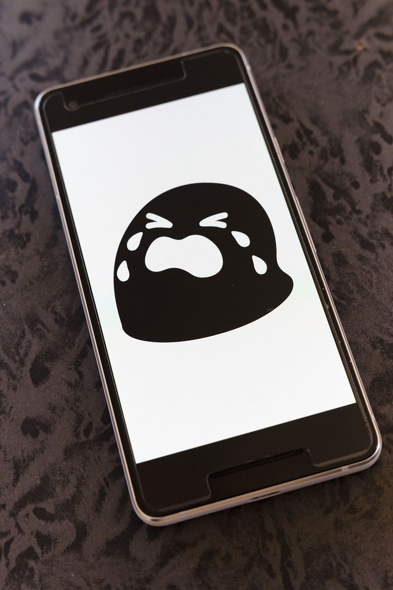personnage-qui-pleure-smartphone