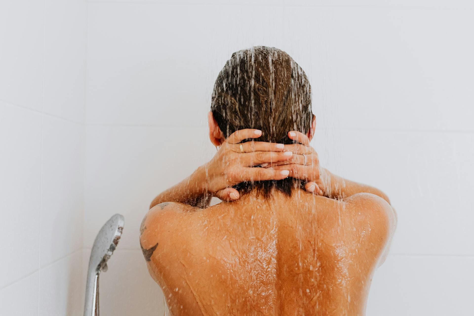 Pourquoi il vaut mieux ne pas se laver le visage avant de se coucher