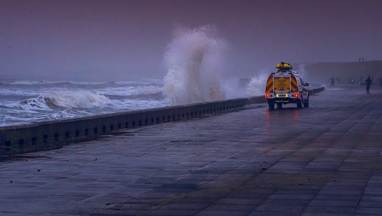 Vagues-submersion : 4 départements en plus basculent en vigilance, pourquoi la situation se tend