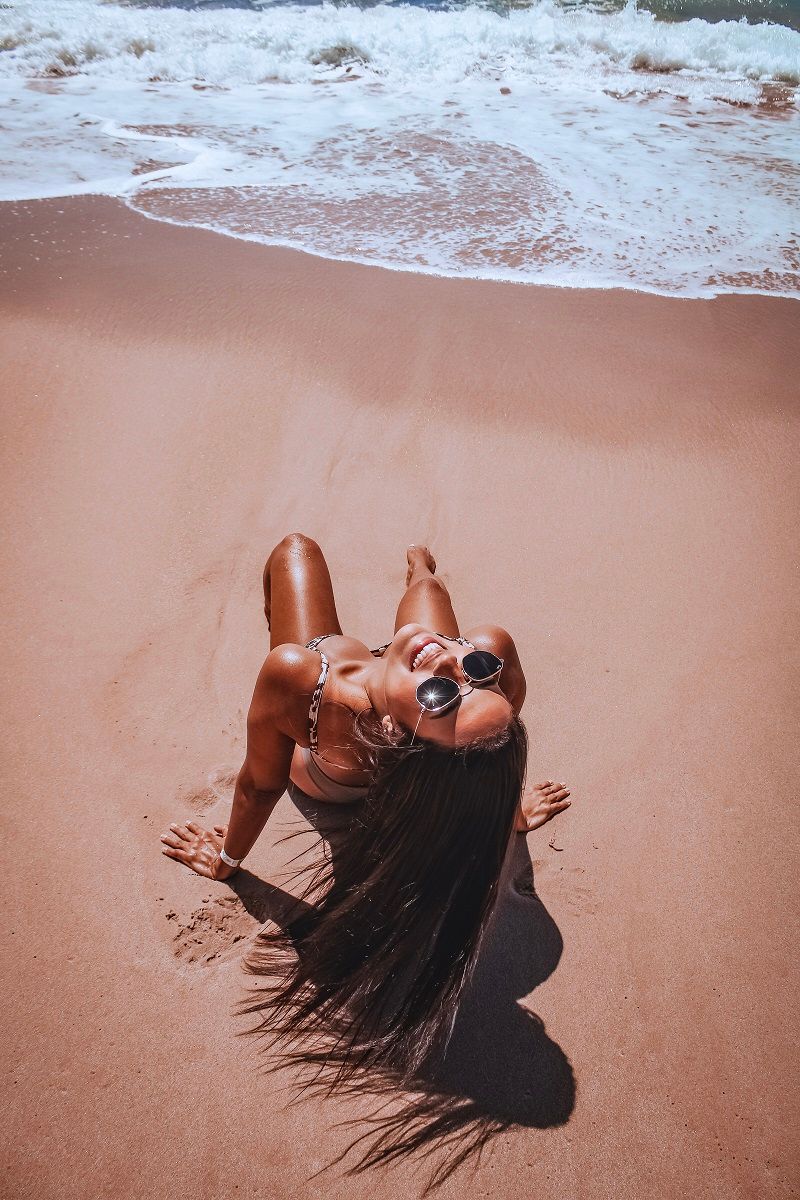 plage-femme-maillot-bain