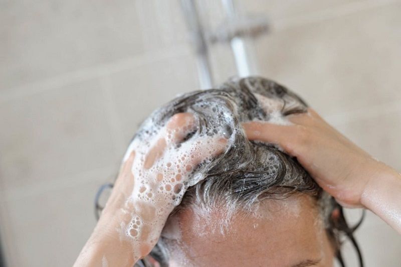 Pourquoi &eacute;viter de se laver les cheveux avec un shampoing qui contient des silicones