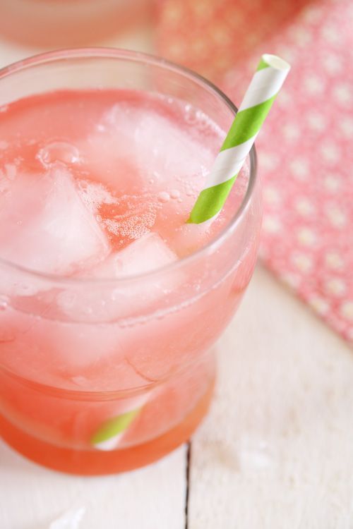 recette-eau-de-rhubarbe-maison-verre