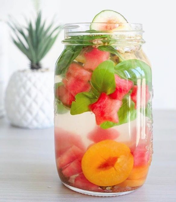 recette-eau-fruitee-detox-11
