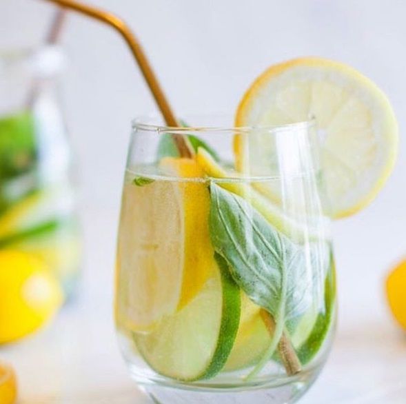 recette-eau-fruitee-detox-2