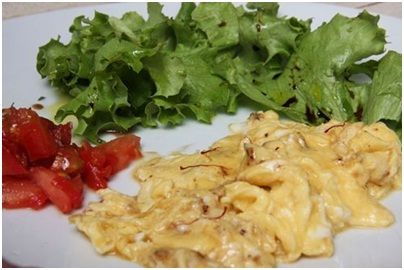 repas-equilibre-omelette-salade-regime