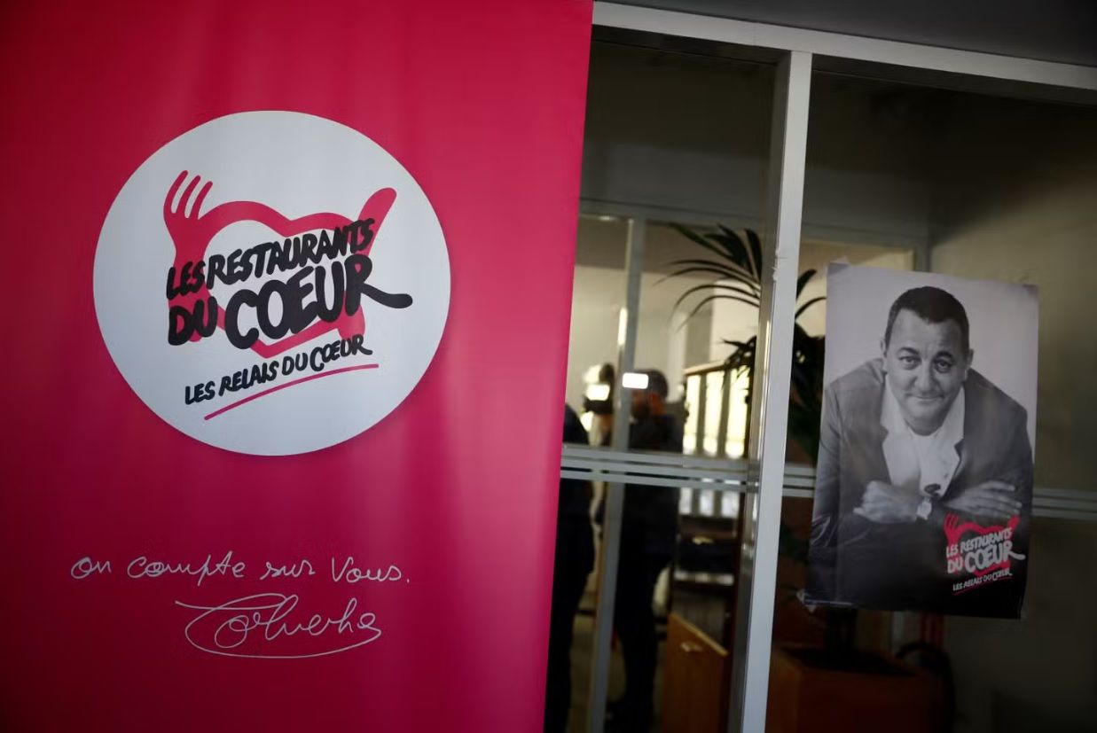 Un anniversaire plein d’humour : les Restos du cœur lancent leur premier spectacle comique