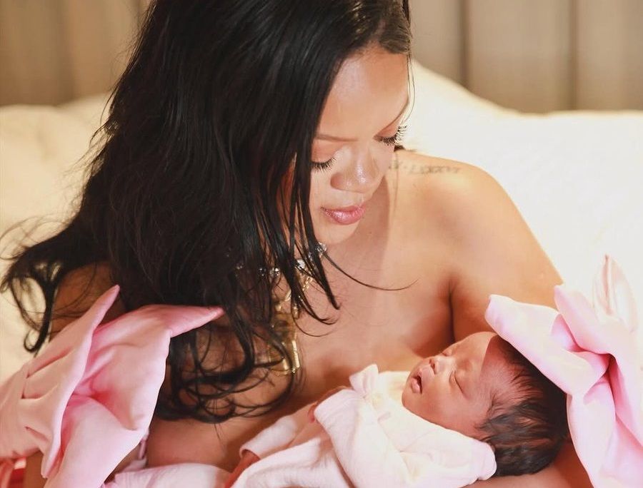 Rihanna maman pour la 3e fois : la photo et le pr&eacute;nom inattendu de sa petite fille font le buzz