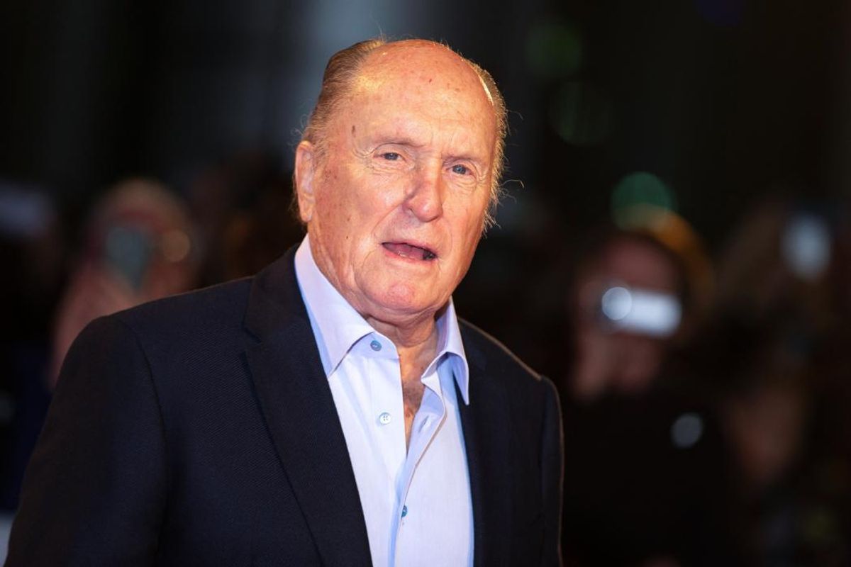 Bob s’est éteint paisiblement : Luciana Pedraza annonce la mort de Robert Duvall, Hollywood en larmes