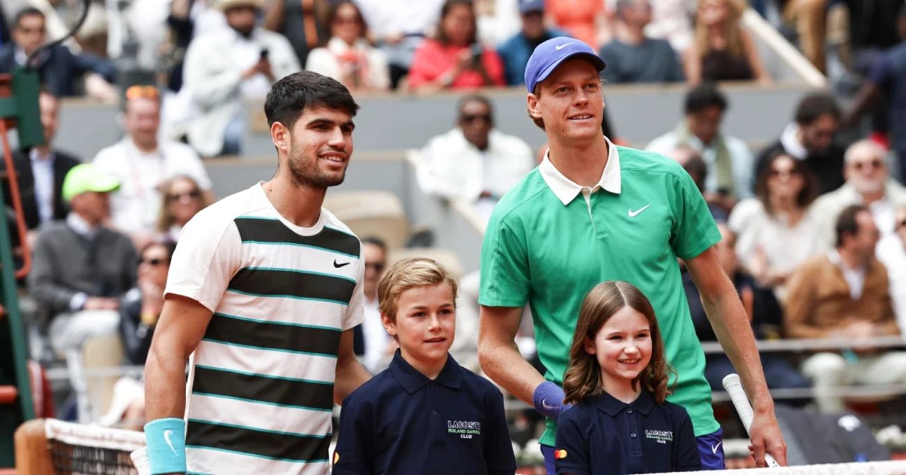 Roland-Garros 2025 : Carlos Alcaraz héroïque face à Sinner dans une finale de légende