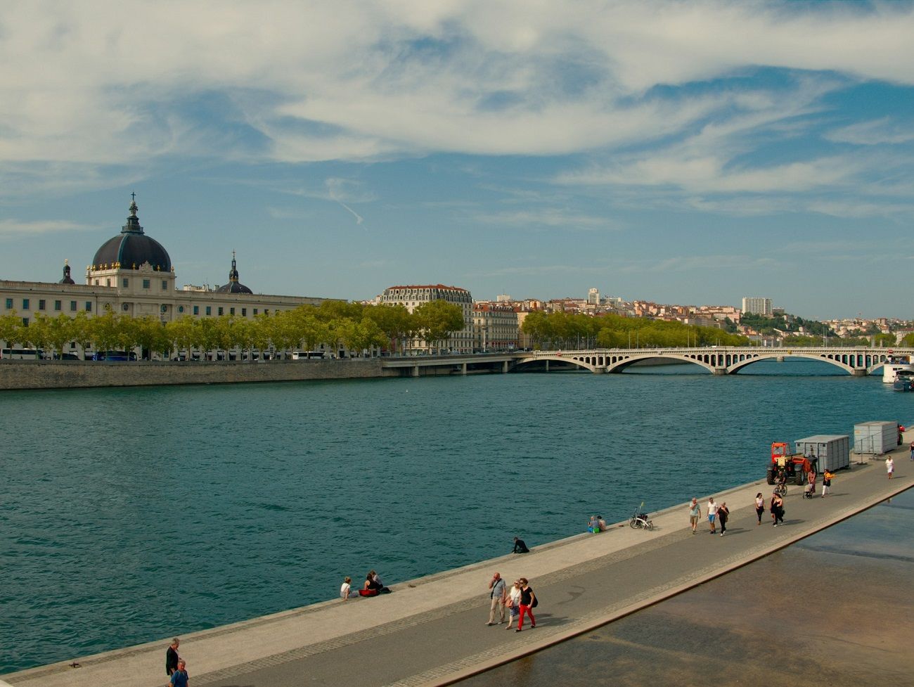 L’accès nocturne aux plans d'eau autorisé à Lyon pour lutter contre la canicule