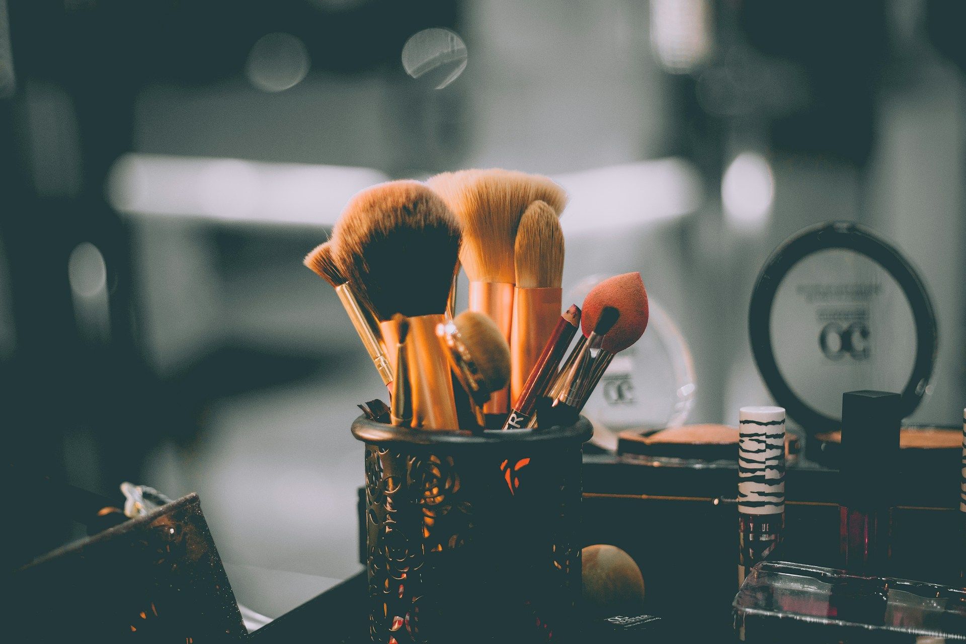 Ne pas nettoyer ses pinceaux de maquillage : les cons&eacute;quences sur la peau.