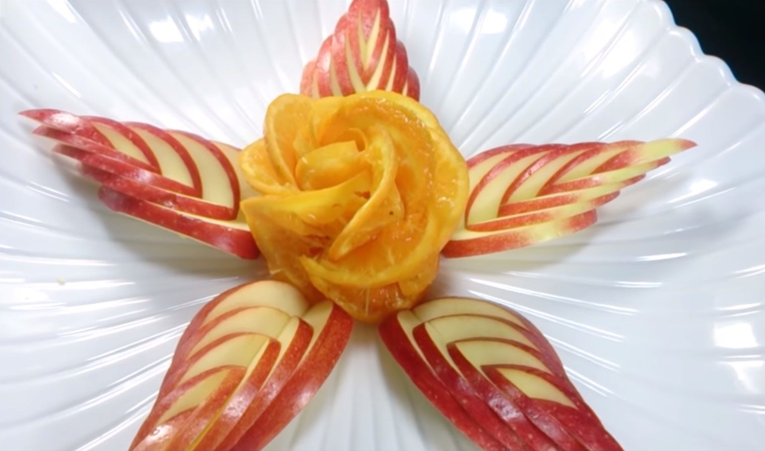 Comment faire une rose en orange et des feuilles en pomme ?