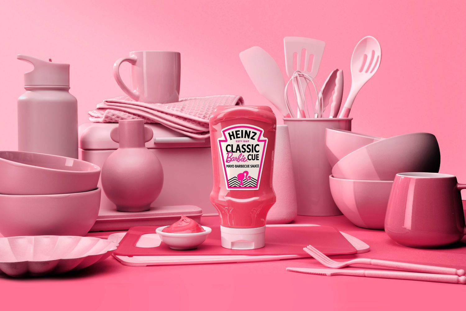 La sauce Classic Barbie Cue Heinz pour un go&ucirc;t barbecue et une couleur rose