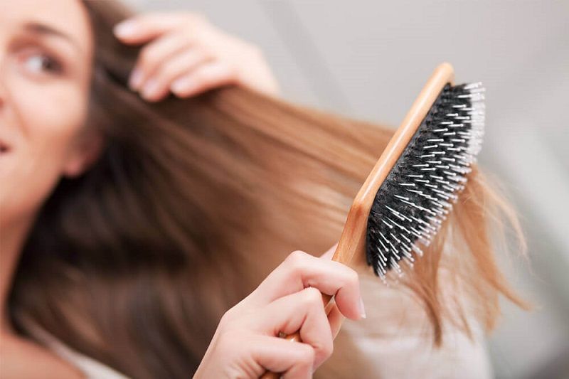 Comment bien se brosser les cheveux ?